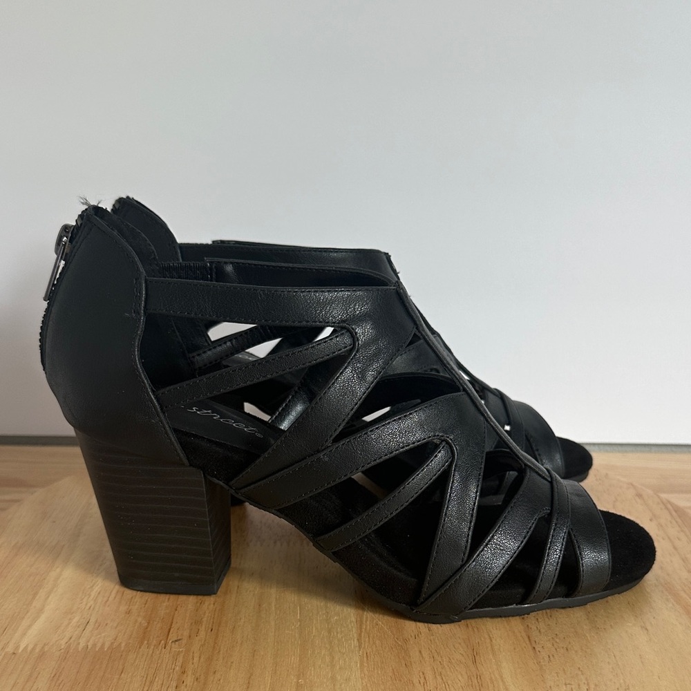 Easy Street Womens Amaze Heeled Sandals 9m